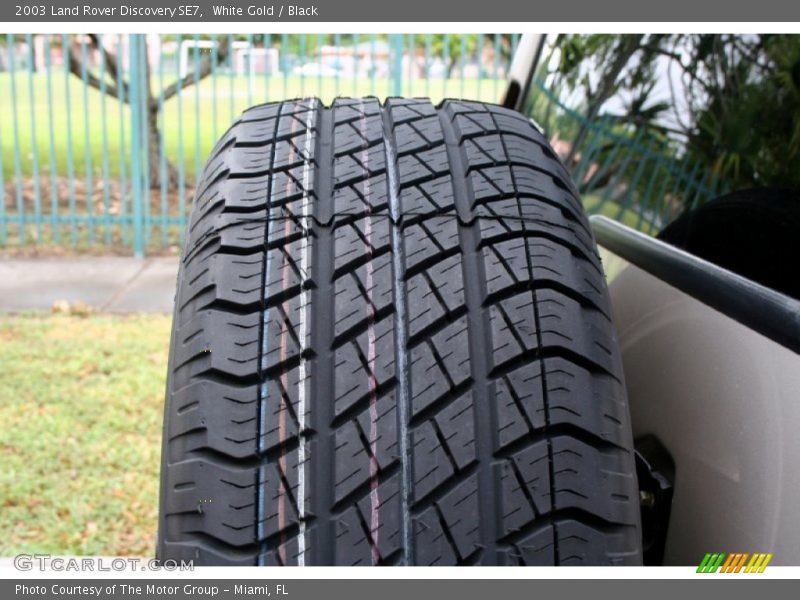 White Gold / Black 2003 Land Rover Discovery SE7