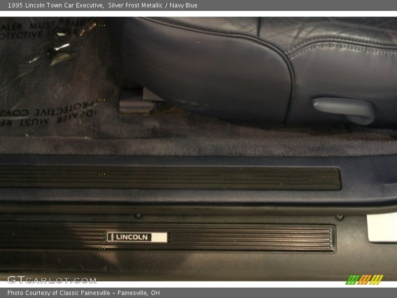 Silver Frost Metallic / Navy Blue 1995 Lincoln Town Car Executive