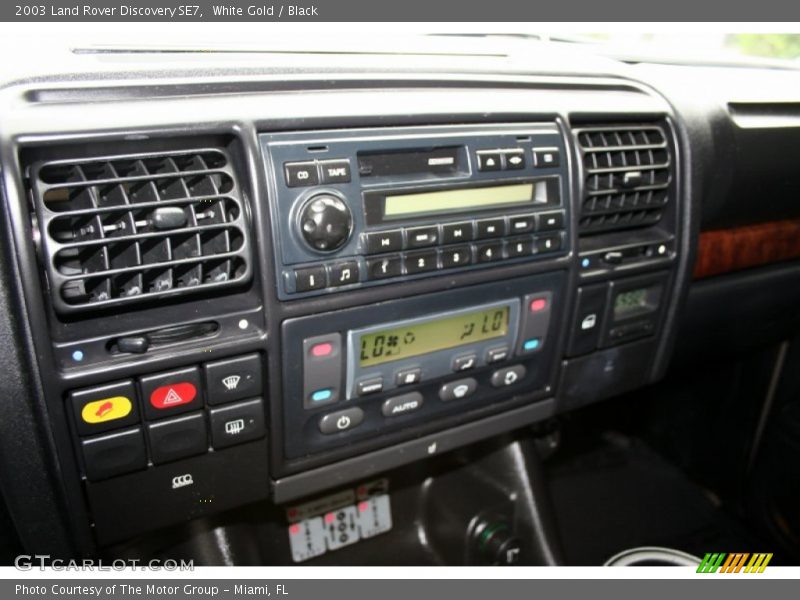 White Gold / Black 2003 Land Rover Discovery SE7