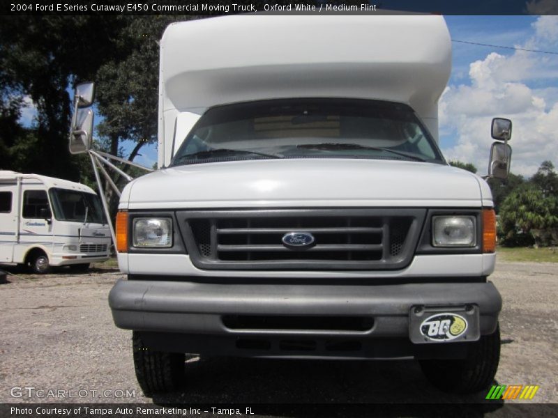 Oxford White / Medium Flint 2004 Ford E Series Cutaway E450 Commercial Moving Truck