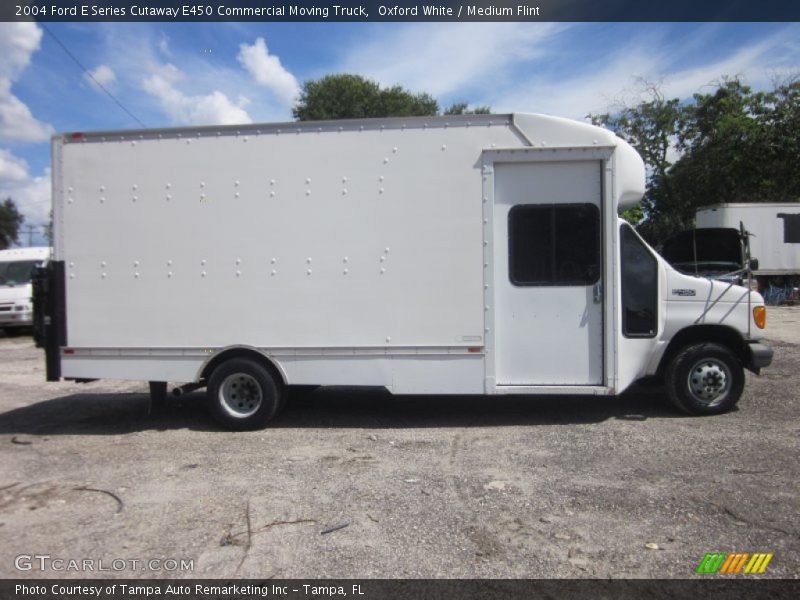 Oxford White / Medium Flint 2004 Ford E Series Cutaway E450 Commercial Moving Truck