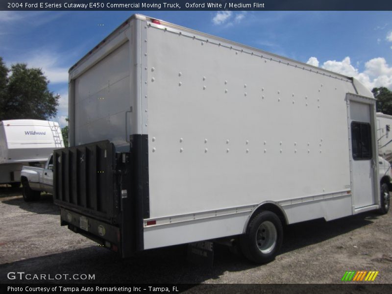 Oxford White / Medium Flint 2004 Ford E Series Cutaway E450 Commercial Moving Truck