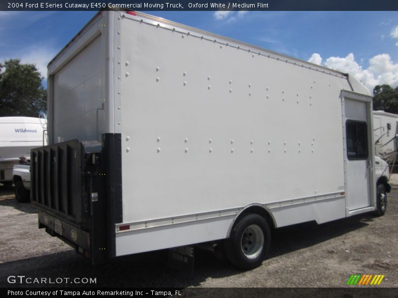Oxford White / Medium Flint 2004 Ford E Series Cutaway E450 Commercial Moving Truck