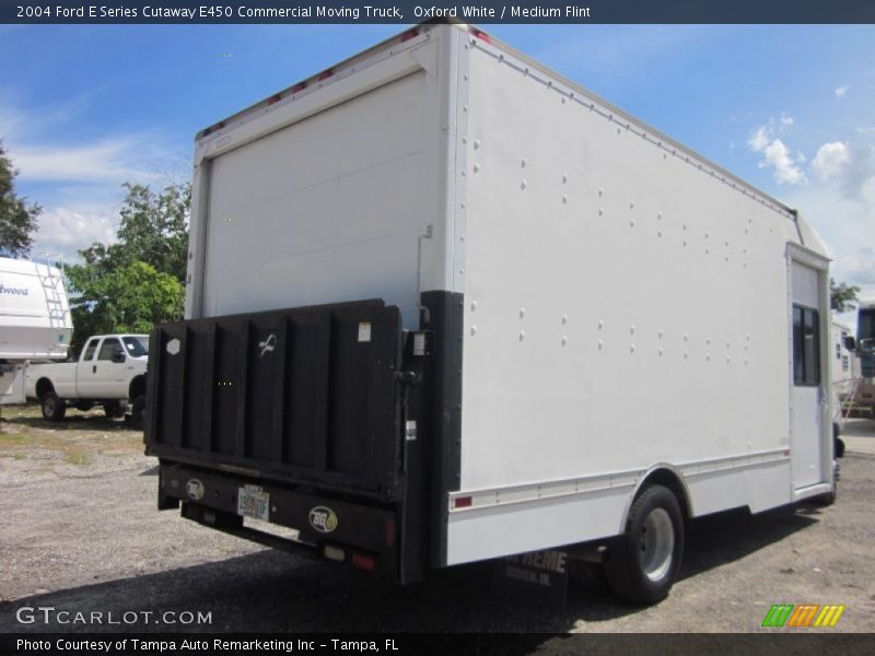 Oxford White / Medium Flint 2004 Ford E Series Cutaway E450 Commercial Moving Truck