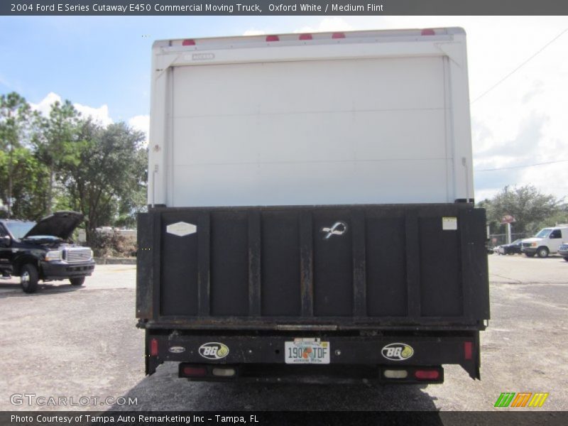 Oxford White / Medium Flint 2004 Ford E Series Cutaway E450 Commercial Moving Truck