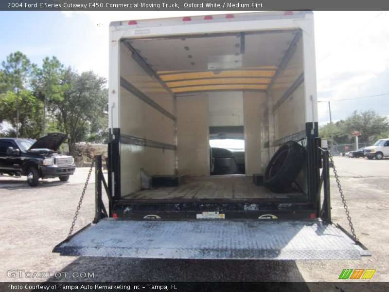 Oxford White / Medium Flint 2004 Ford E Series Cutaway E450 Commercial Moving Truck