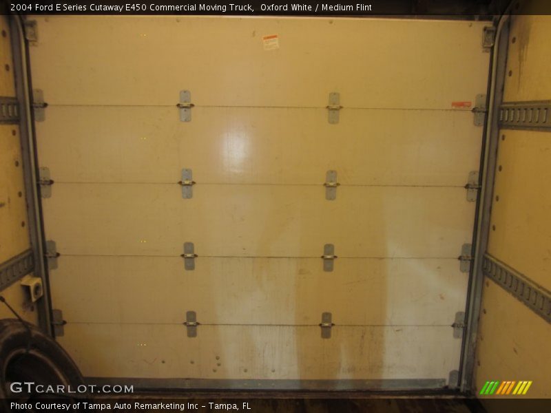 Oxford White / Medium Flint 2004 Ford E Series Cutaway E450 Commercial Moving Truck