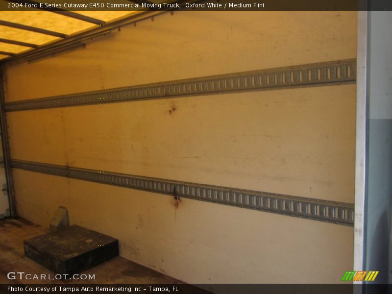 Oxford White / Medium Flint 2004 Ford E Series Cutaway E450 Commercial Moving Truck