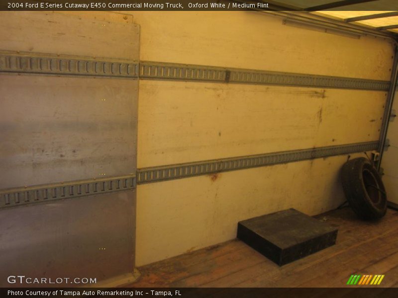 Oxford White / Medium Flint 2004 Ford E Series Cutaway E450 Commercial Moving Truck