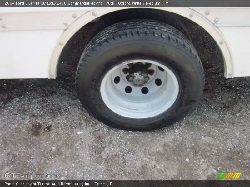 Oxford White / Medium Flint 2004 Ford E Series Cutaway E450 Commercial Moving Truck