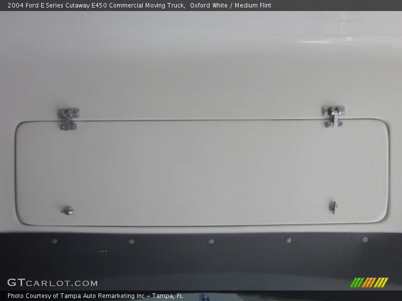 Oxford White / Medium Flint 2004 Ford E Series Cutaway E450 Commercial Moving Truck