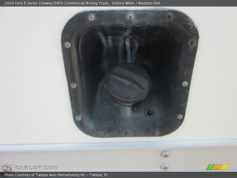 Oxford White / Medium Flint 2004 Ford E Series Cutaway E450 Commercial Moving Truck