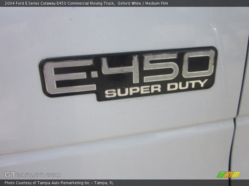 Oxford White / Medium Flint 2004 Ford E Series Cutaway E450 Commercial Moving Truck