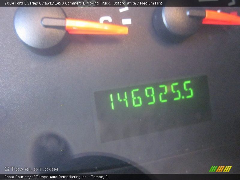 Oxford White / Medium Flint 2004 Ford E Series Cutaway E450 Commercial Moving Truck