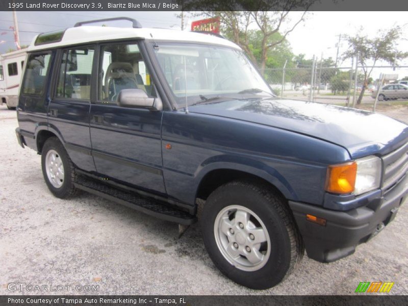 Biaritz Blue Mica / Beige 1995 Land Rover Discovery 3.9