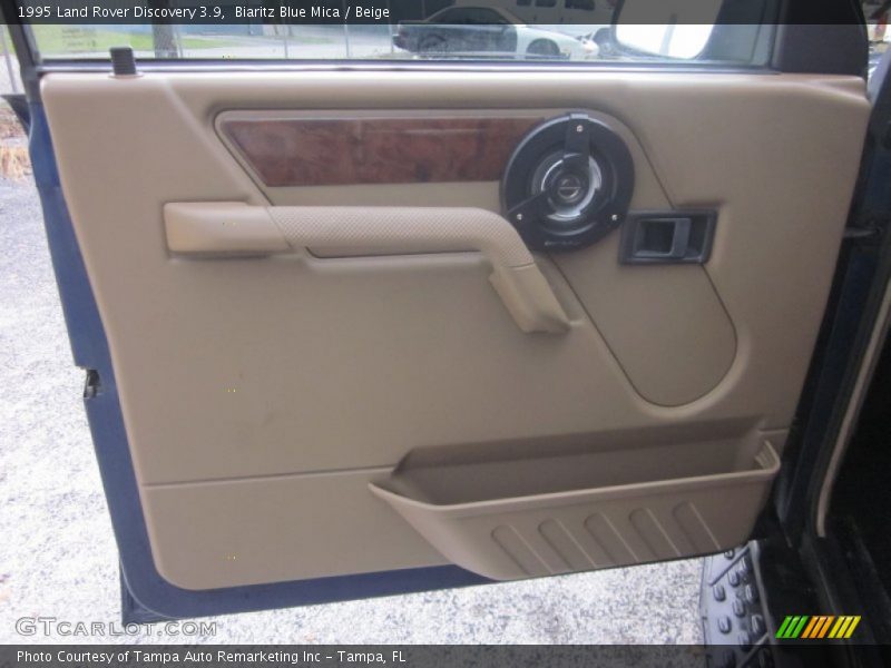 Biaritz Blue Mica / Beige 1995 Land Rover Discovery 3.9