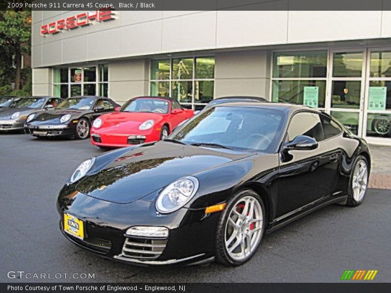 Front 3/4 View of 2009 911 Carrera 4S Coupe