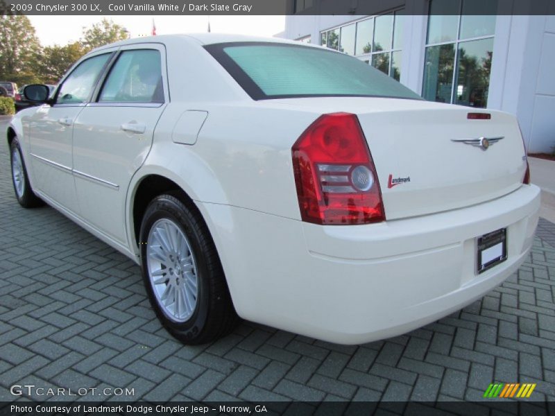 Cool Vanilla White / Dark Slate Gray 2009 Chrysler 300 LX