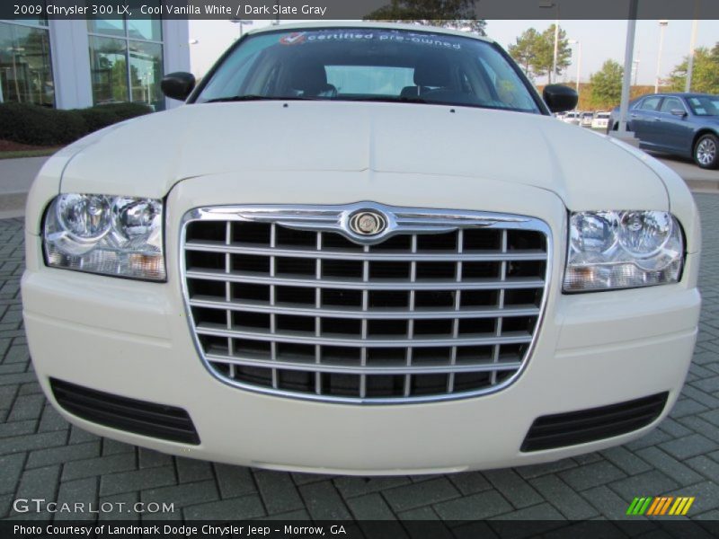 Cool Vanilla White / Dark Slate Gray 2009 Chrysler 300 LX