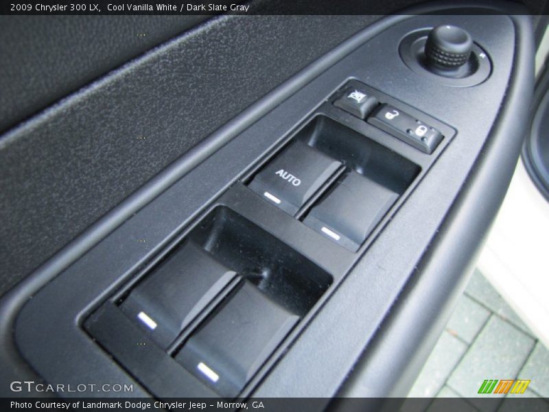 Cool Vanilla White / Dark Slate Gray 2009 Chrysler 300 LX