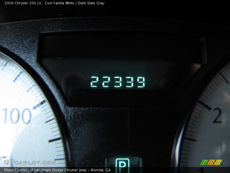 Cool Vanilla White / Dark Slate Gray 2009 Chrysler 300 LX