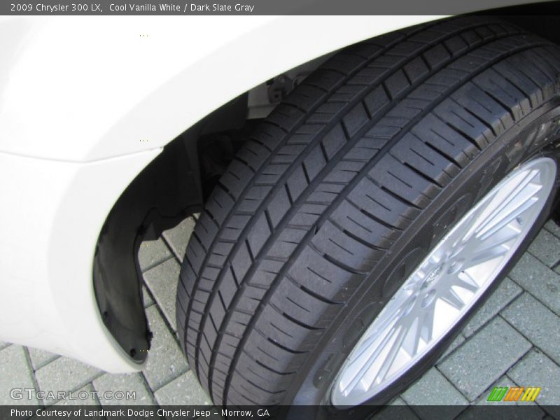 Cool Vanilla White / Dark Slate Gray 2009 Chrysler 300 LX