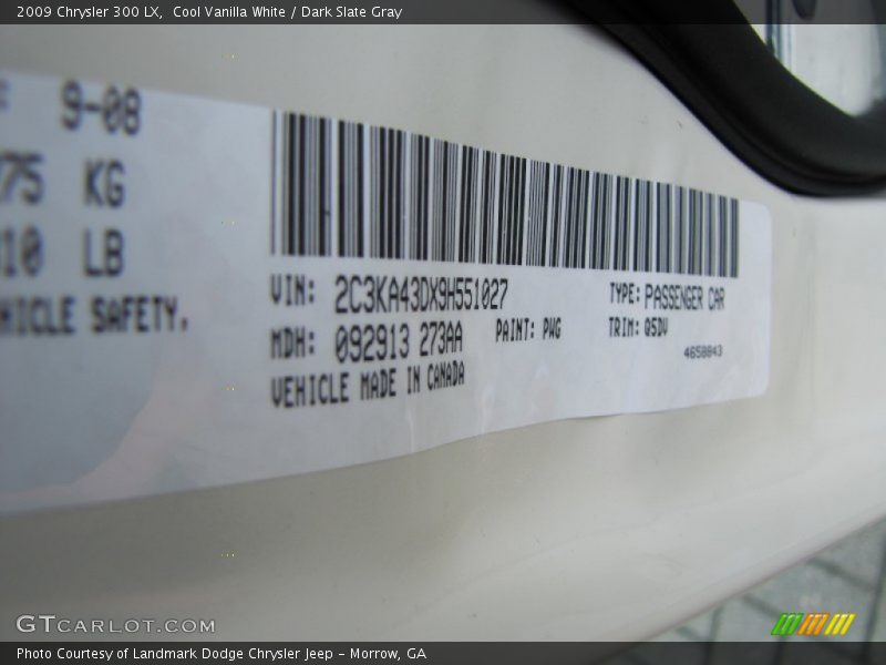 Cool Vanilla White / Dark Slate Gray 2009 Chrysler 300 LX
