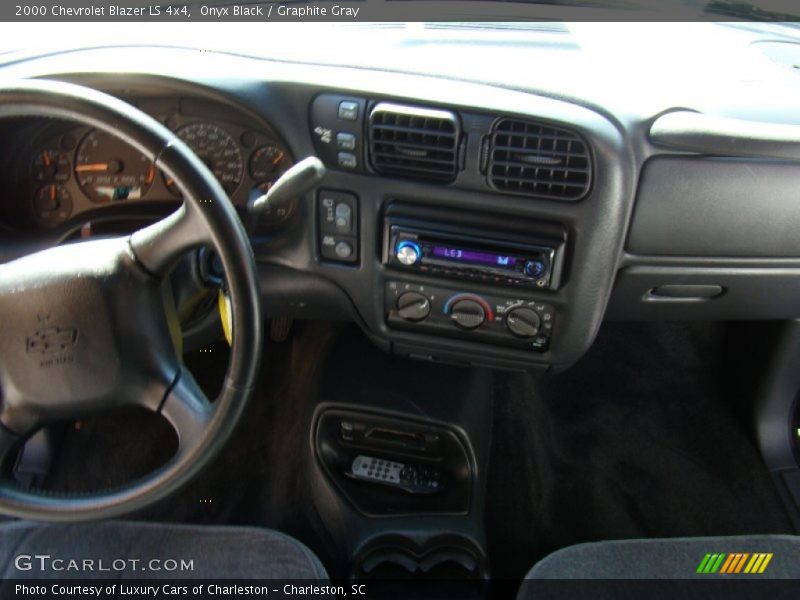 Onyx Black / Graphite Gray 2000 Chevrolet Blazer LS 4x4