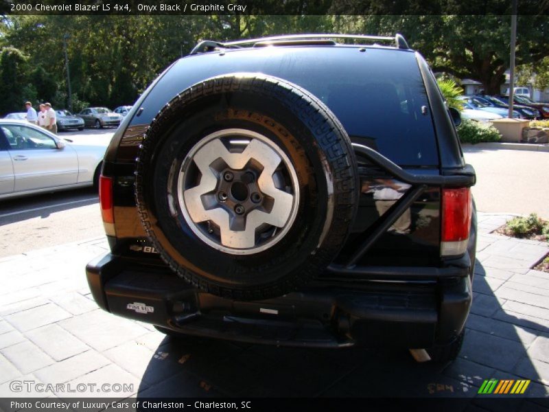 Onyx Black / Graphite Gray 2000 Chevrolet Blazer LS 4x4
