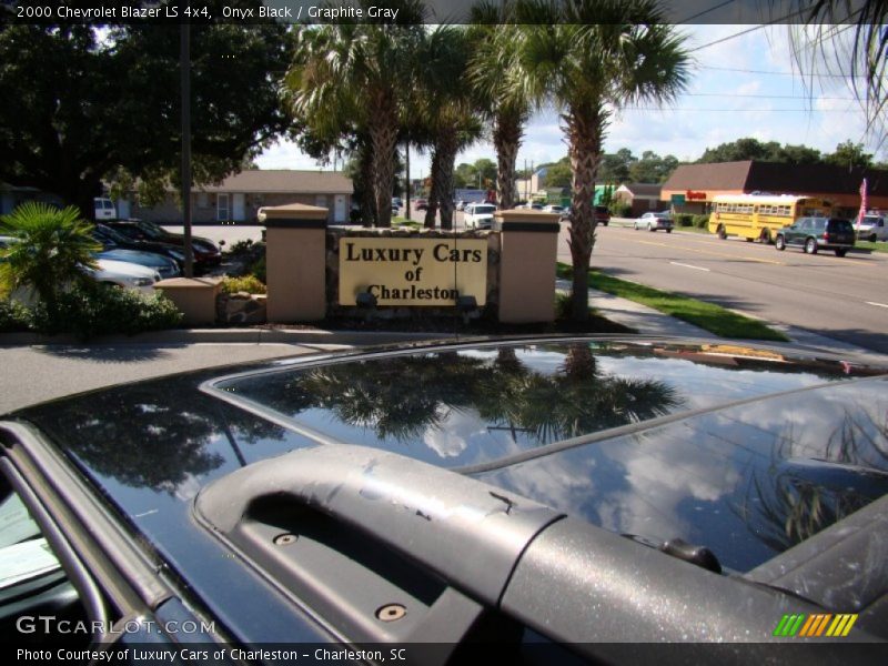 Onyx Black / Graphite Gray 2000 Chevrolet Blazer LS 4x4