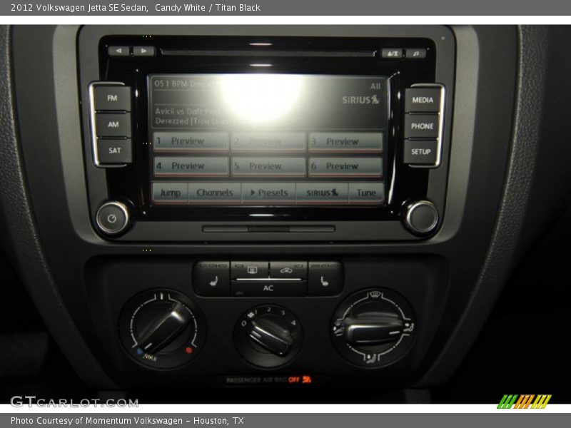 Candy White / Titan Black 2012 Volkswagen Jetta SE Sedan
