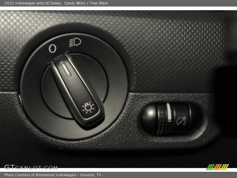 Candy White / Titan Black 2012 Volkswagen Jetta SE Sedan