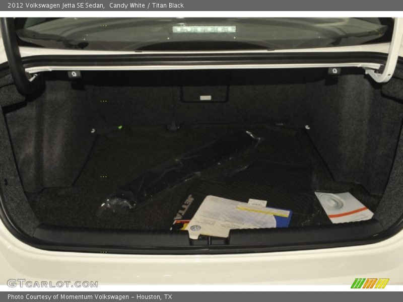 Candy White / Titan Black 2012 Volkswagen Jetta SE Sedan
