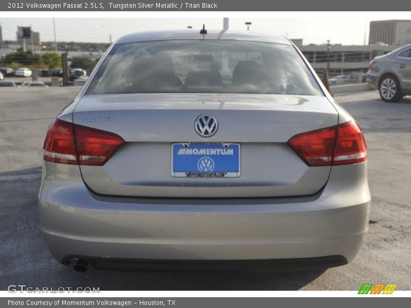Tungsten Silver Metallic / Titan Black 2012 Volkswagen Passat 2.5L S