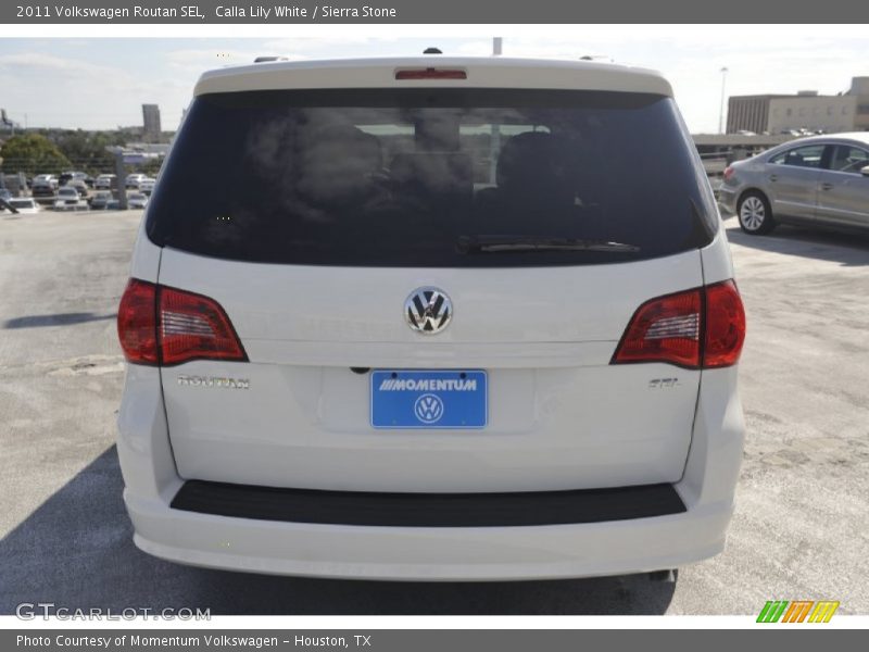 Calla Lily White / Sierra Stone 2011 Volkswagen Routan SEL