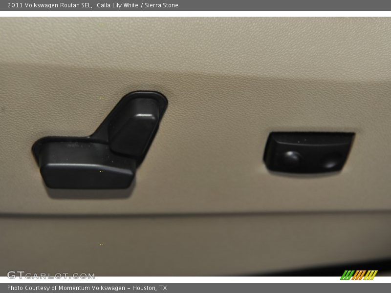 Calla Lily White / Sierra Stone 2011 Volkswagen Routan SEL