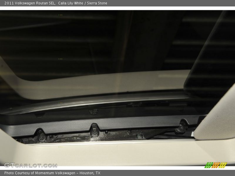 Calla Lily White / Sierra Stone 2011 Volkswagen Routan SEL