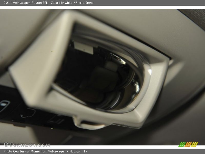Calla Lily White / Sierra Stone 2011 Volkswagen Routan SEL
