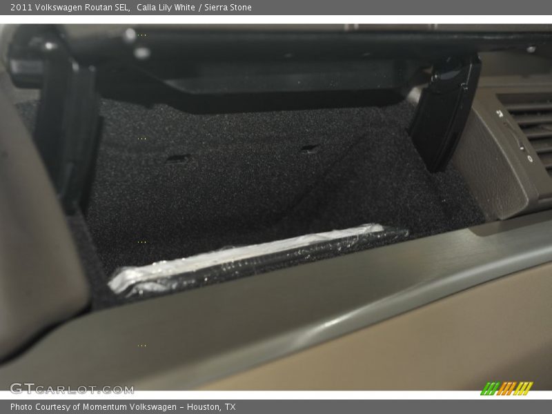 Calla Lily White / Sierra Stone 2011 Volkswagen Routan SEL