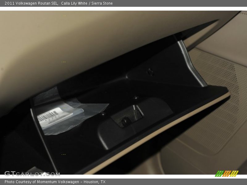 Calla Lily White / Sierra Stone 2011 Volkswagen Routan SEL