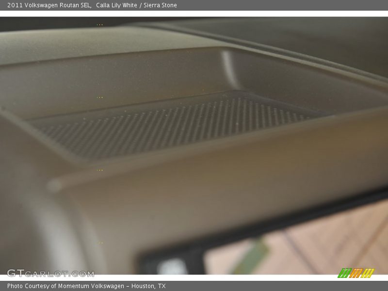 Calla Lily White / Sierra Stone 2011 Volkswagen Routan SEL