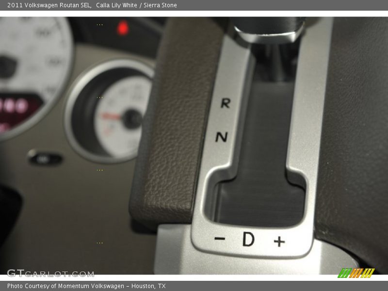  2011 Routan SEL 6 Speed Automatic Shifter