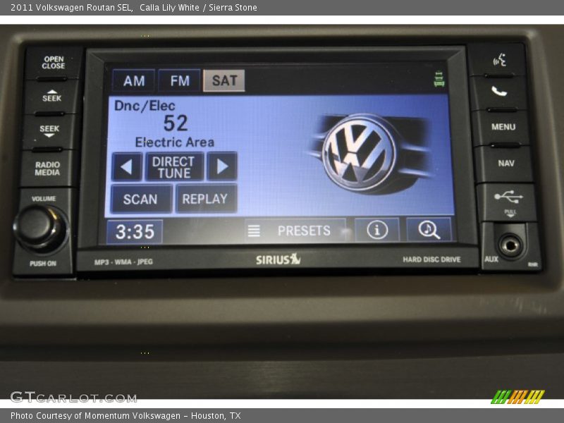 Calla Lily White / Sierra Stone 2011 Volkswagen Routan SEL