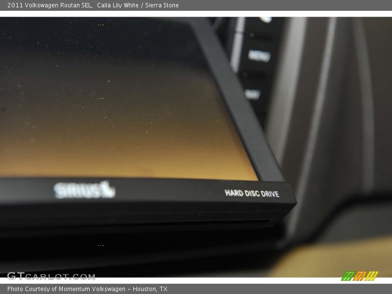 Calla Lily White / Sierra Stone 2011 Volkswagen Routan SEL