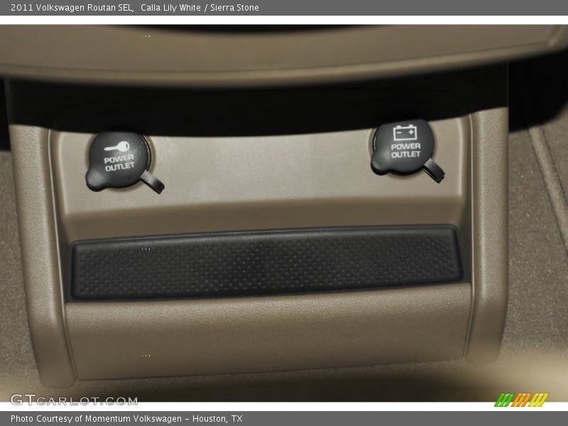Calla Lily White / Sierra Stone 2011 Volkswagen Routan SEL