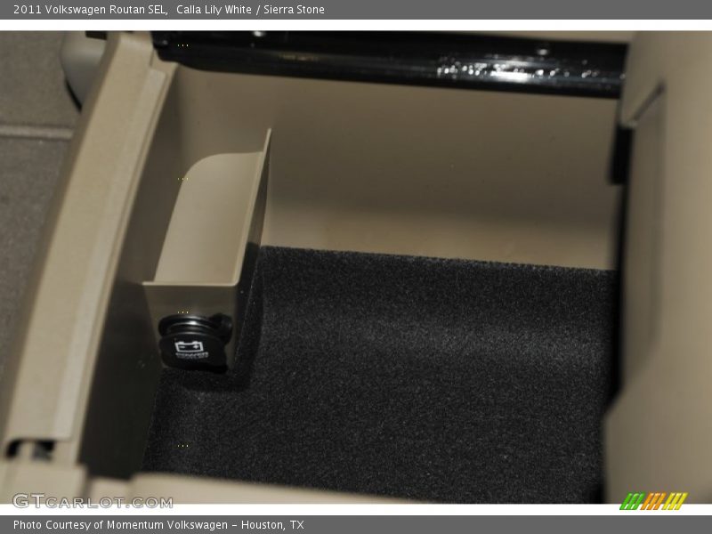 Calla Lily White / Sierra Stone 2011 Volkswagen Routan SEL