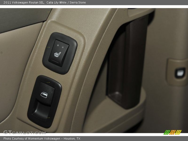 Calla Lily White / Sierra Stone 2011 Volkswagen Routan SEL
