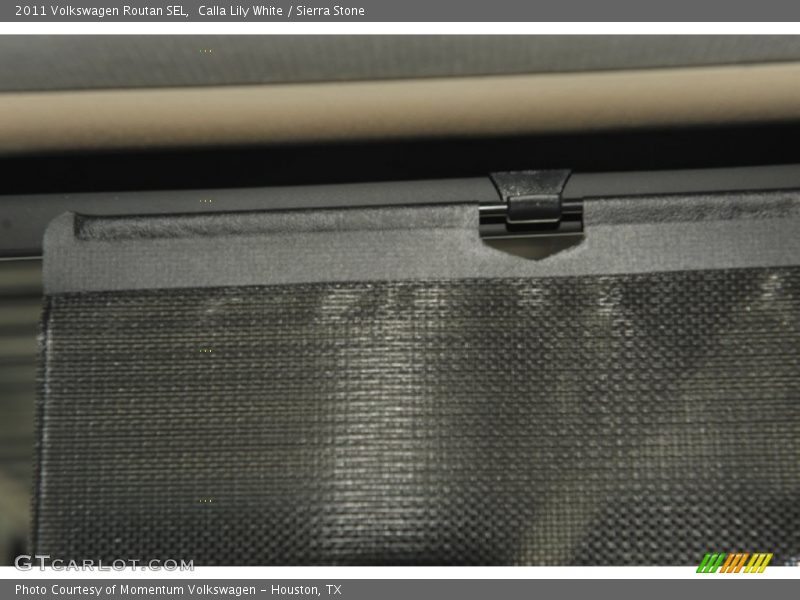 Calla Lily White / Sierra Stone 2011 Volkswagen Routan SEL