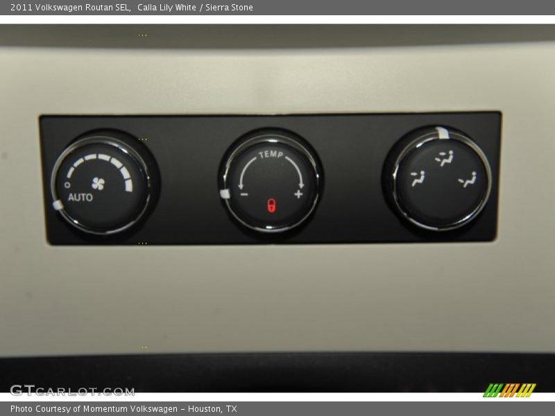 Controls of 2011 Routan SEL