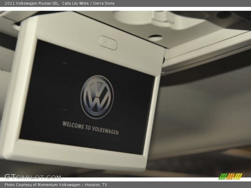 Calla Lily White / Sierra Stone 2011 Volkswagen Routan SEL